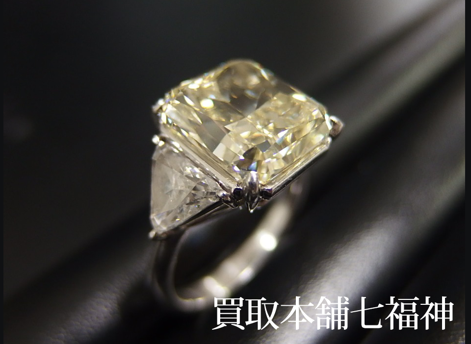Pt900 エメラルドカットダイヤモンドリング 中石 7.00ct 脇 1.5ct