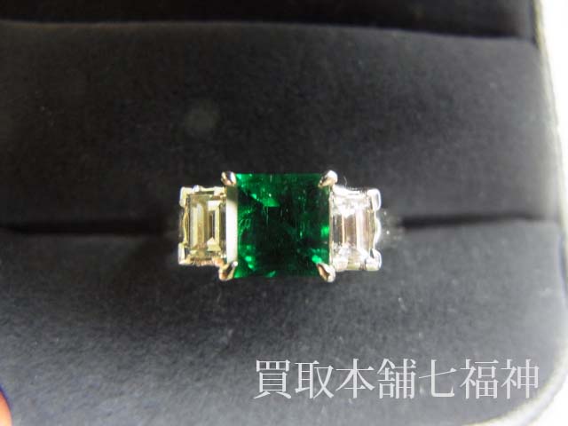 Pt900 エメラルド0.79ct リングの買取事例