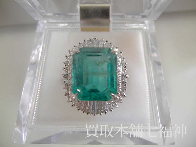 Pt950 エメラルド 5.90ct メレダイヤ1.13ct 付リングの買取事例