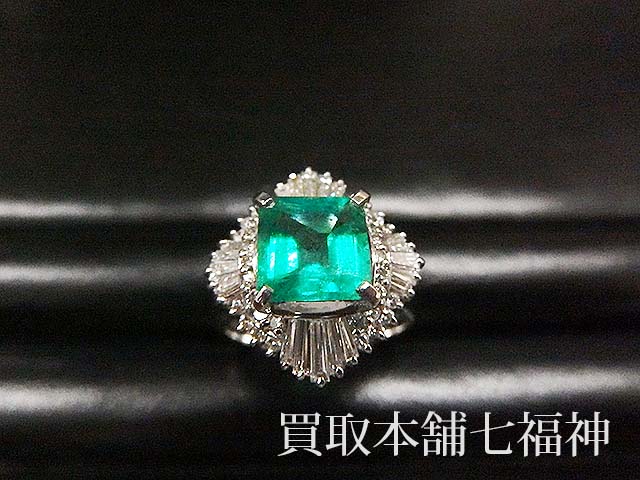 Pt900 エメラルド1.81ct/メレダイヤモンド0.88ct リングの買取事例