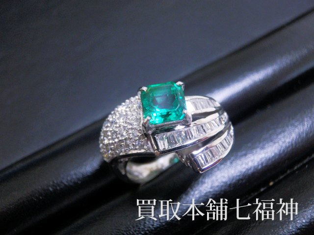 Pt900 メレダイヤ付エメラルドリングの買取事例