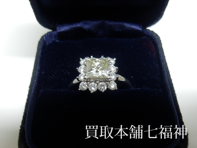 Pt900 プリンセスカットダイヤモンド1.068ct(中石)1.26ct(脇石)リング