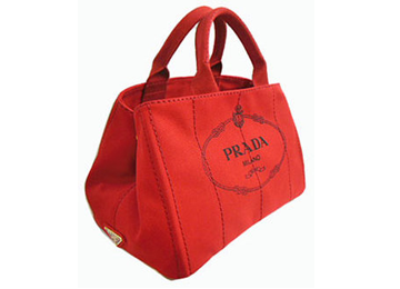 プラダの赤色のバッグ