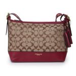 Coach コーチ ショルダーバッグ シグネチャー ベージュ×赤紫 タッセル付