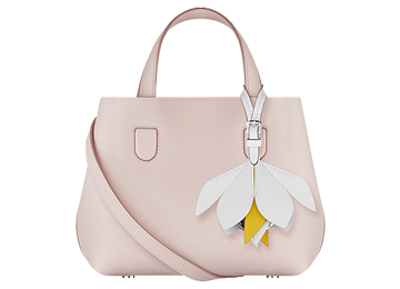 ディオールの桜色のバッグ