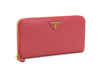 プラダのピンク色の長財布