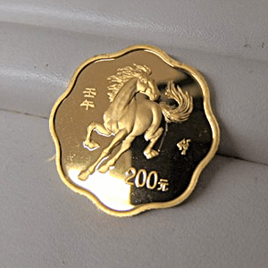 K24 中国十二支金貨(2002年・午) 梅花形 15.5g 表