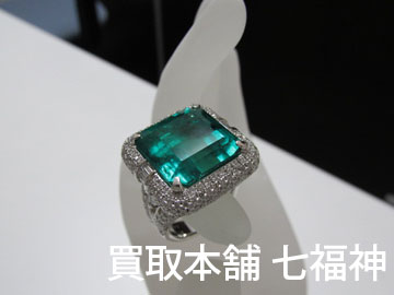エメラルドの指輪